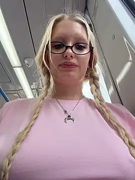 Elfi_InPublic live cam stream – free VR webcam
